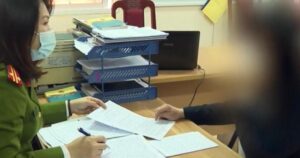 Cô gái Hà Nội 'cầu cứu' công an 'đòi giúp' 300 triệu đồng